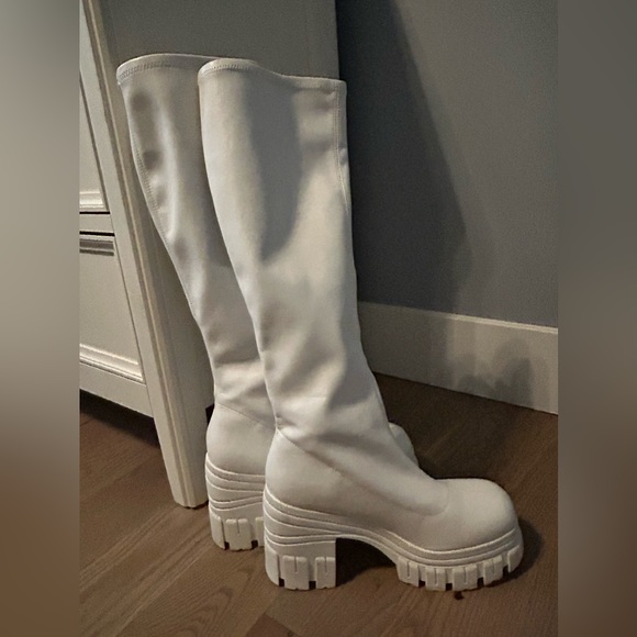 Call it Spring, knee length white boots - Picture 4 of 4